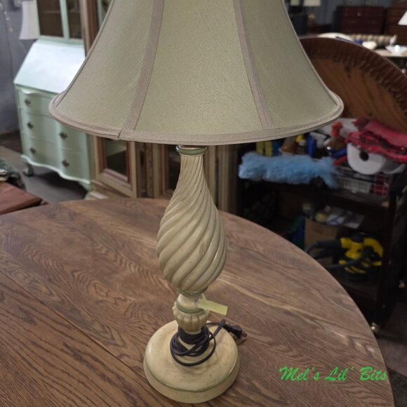 Aurora table lamp in green resin Green Resin Contemporary Lamp